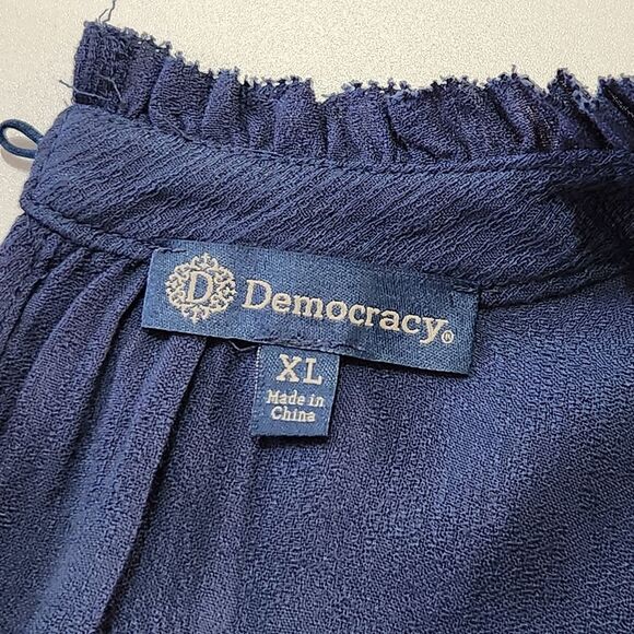 Democracy Ruffle Cap Sleeve Woven Top Blue Die Cut Lace Front Women's XL NWT - Picture 6 of 10